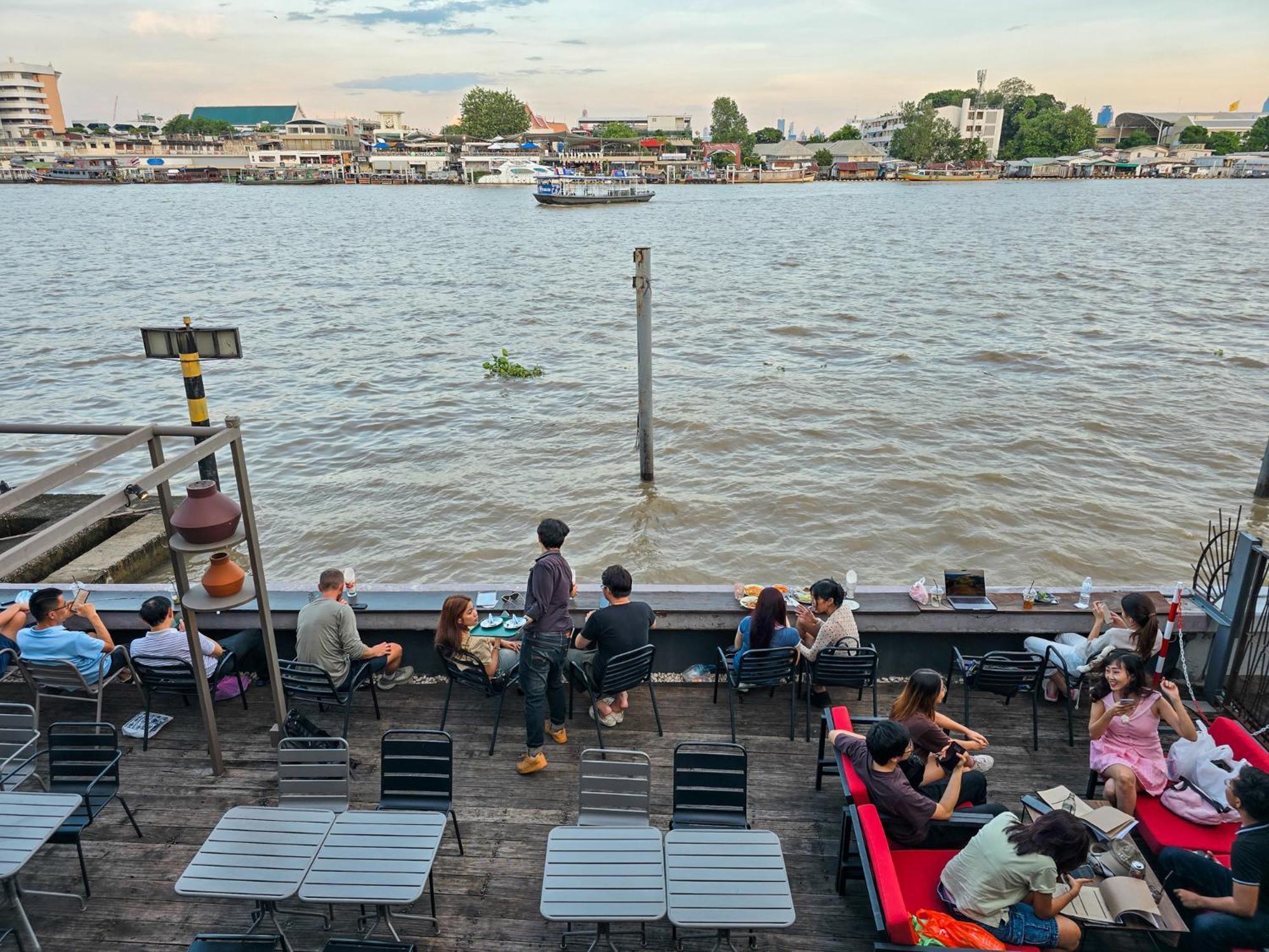 Baan Wanglang Riverside, Bangkok Extérieur photo